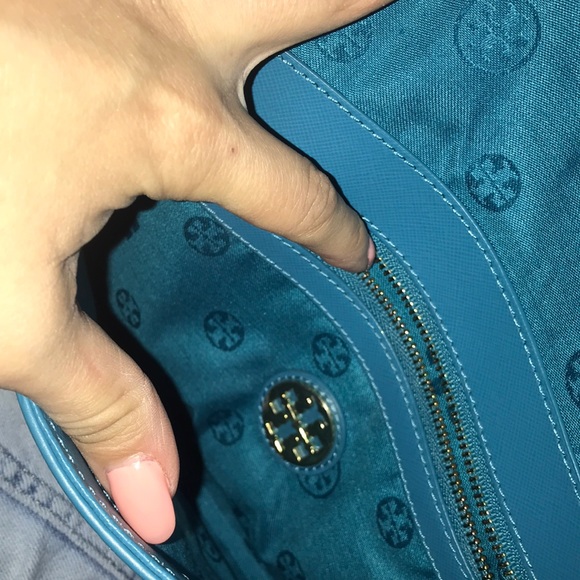 SOLD Tory Burch Aqua envelope clutch - Picture 4 of 8